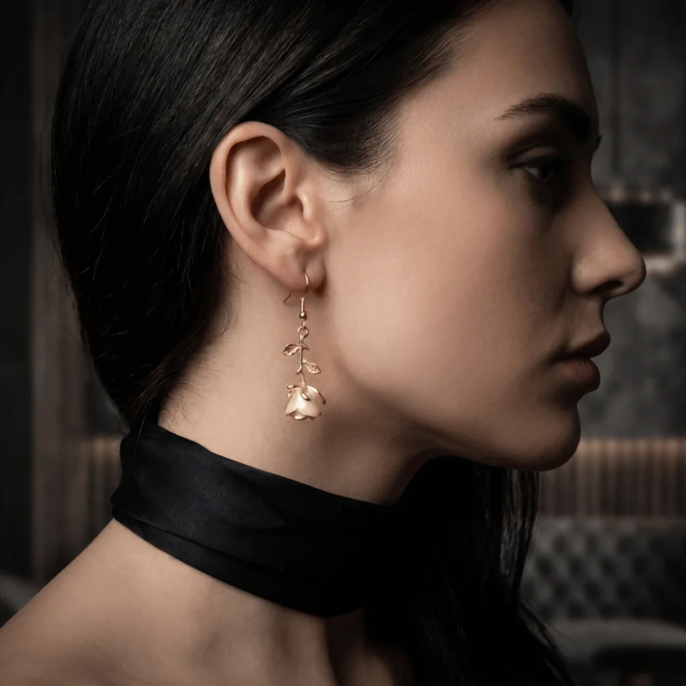 Gold Color Rose Pendant Earrings Vintage Style Oil-dripping 3D Rose Dangle Earrings Advanced Design Red Pink Black White