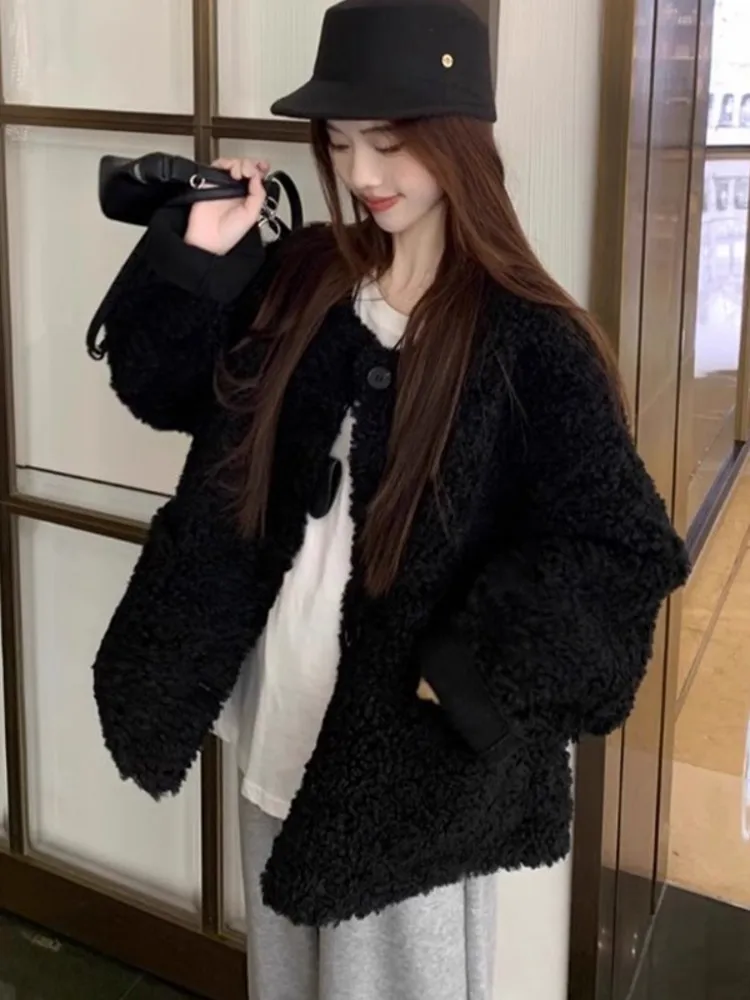 เสื้อคลุมขนแกะกำมะหยี่สำหรับผู้หญิง แฟชั่นฤดูหนาว 2024 แบบยาว แขนยาว คอกลม สีพื้น เรียบง่าย เหมาะสำหรับใส่ไปทำงาน