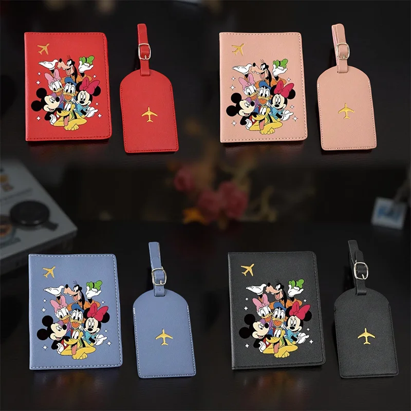 قطعتان من حامل جواز السفر ميكي ميني دونالد ومجموعة علامات الأمتعة، محفظة سفر من البولي يوريثان للجنسين، هدية لطيفة لأساسيات السفر لجميع الأعمار #1