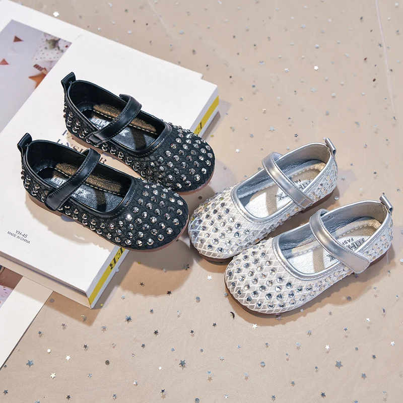 

Little Girls Sparkly Sequins Leather Shoes 2026 New Summer Kids Hollowed-out Ballet Flats Non-slip Trendy Elegant Party Dress Up