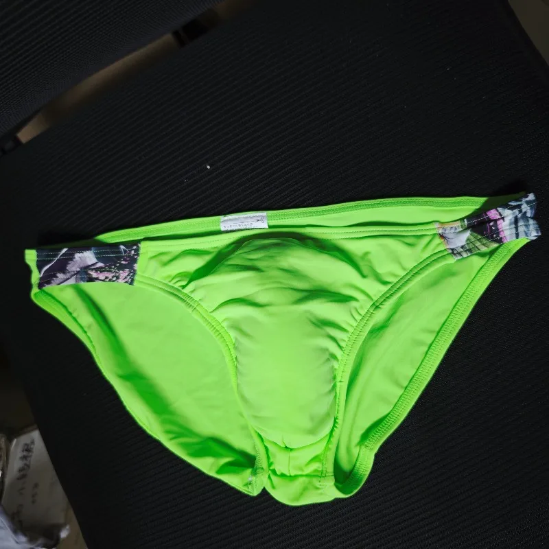 Real shot new swimming trunks printed color matching small triangle quick-drying anti-embarrassment cup swimming trunks BS432