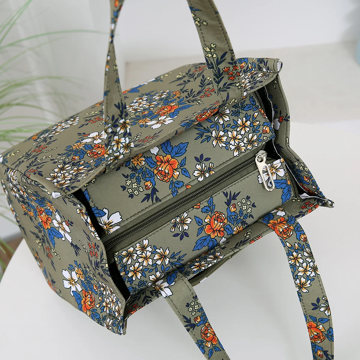 New zipper semi-closed handbag with aluminum foil insulation inside, suitable for work with lunch box bag bento bag,