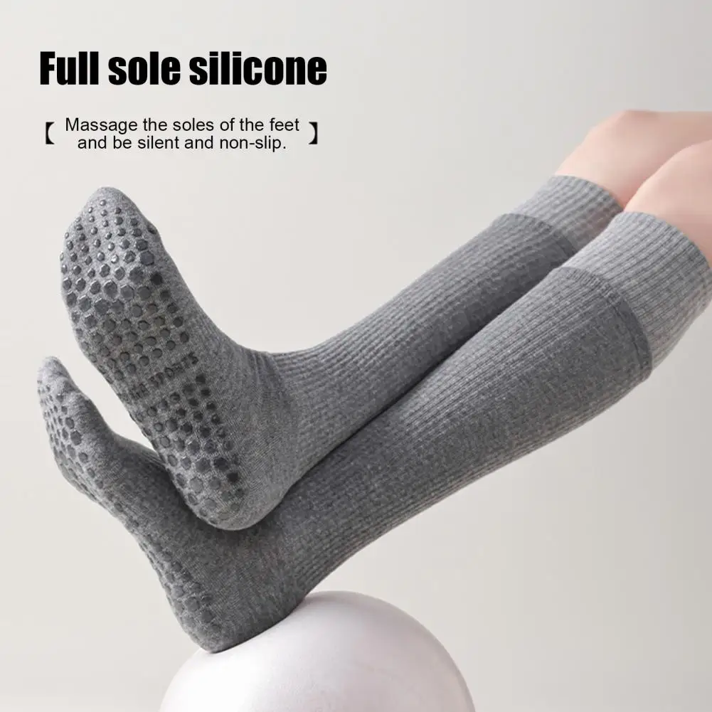 

Women Non-Slip Yoga Socks Pilates Socks with Grips Knee High Socks Workout Color-Blocked Over The Calf Sock for Street Wear