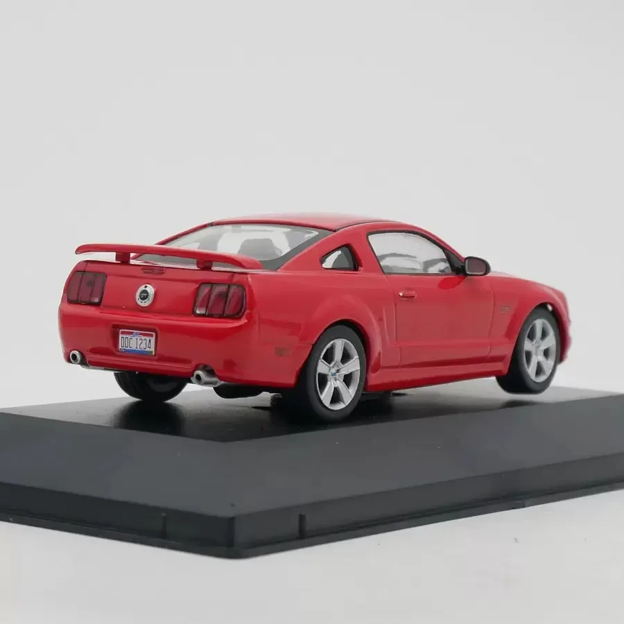 1:43 Scale Ford Mustang GT 2005 Alloy Car Model Collection Ornaments