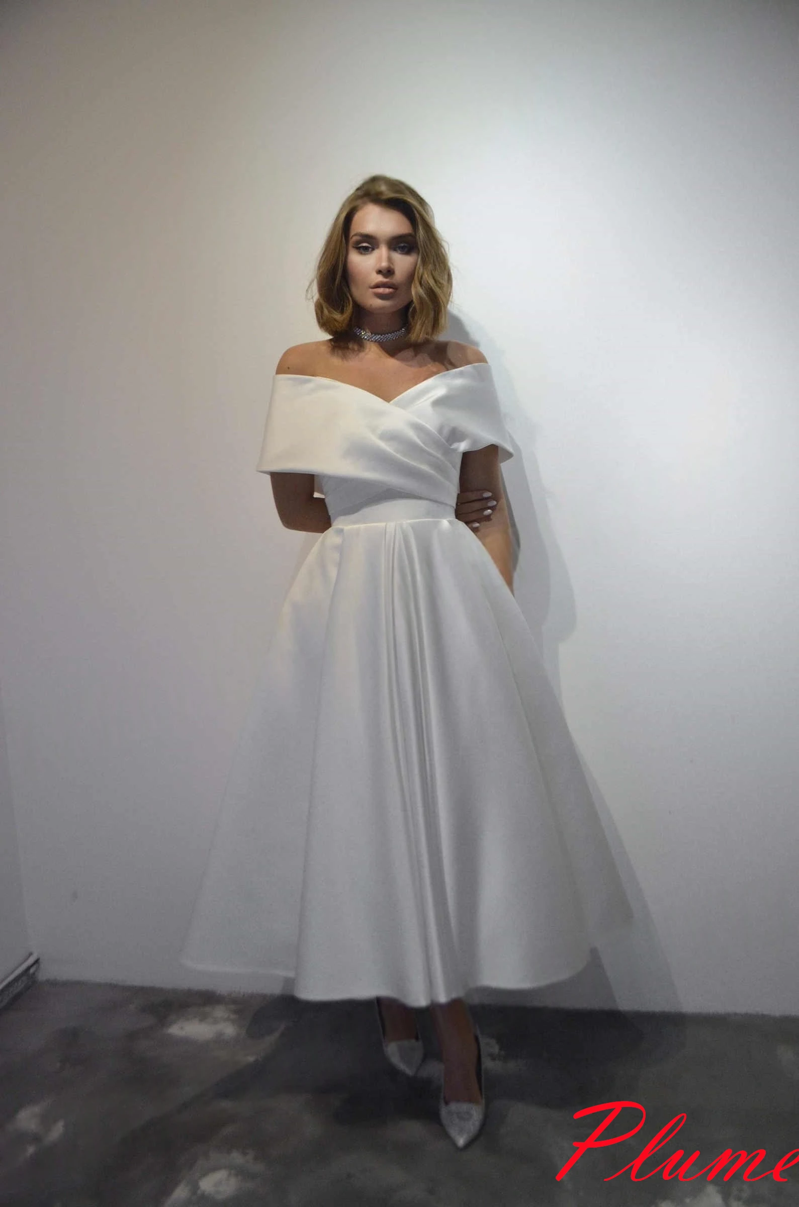 Abito da sposa squisito in raso formale personalizzato Abiti da sposa con temperamento senza maniche alla moda da sogno con scollo a cuore sexy