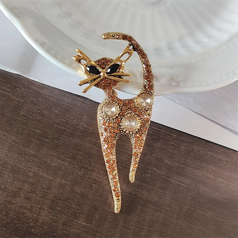 Retro Vintage Shiny Colorful Cat Brooch for Women Men Cool Kitten Animal Pins Suit Jewelry Accessories Party Gifts 2024 New
