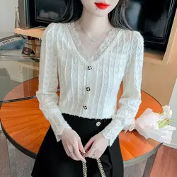 New Fashionable and Stylish V-neck Lace Bottom Small Shirt for Women
