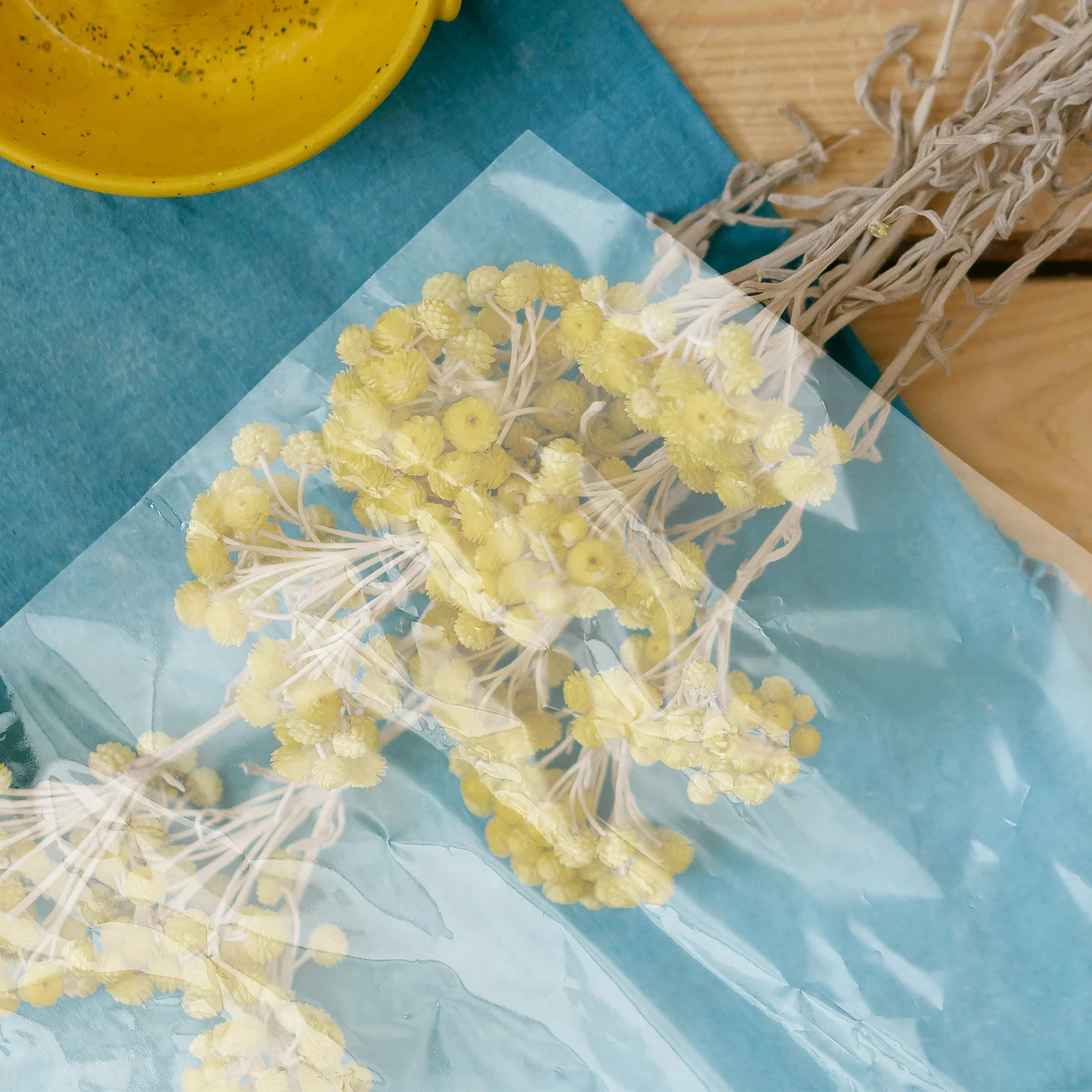 100 Buah Kertas Pembungkus Tahan Air Bening 45Cm untuk Bunga Film Plastik Transparan untuk Kemasan Buket Hadiah DIY Bunga