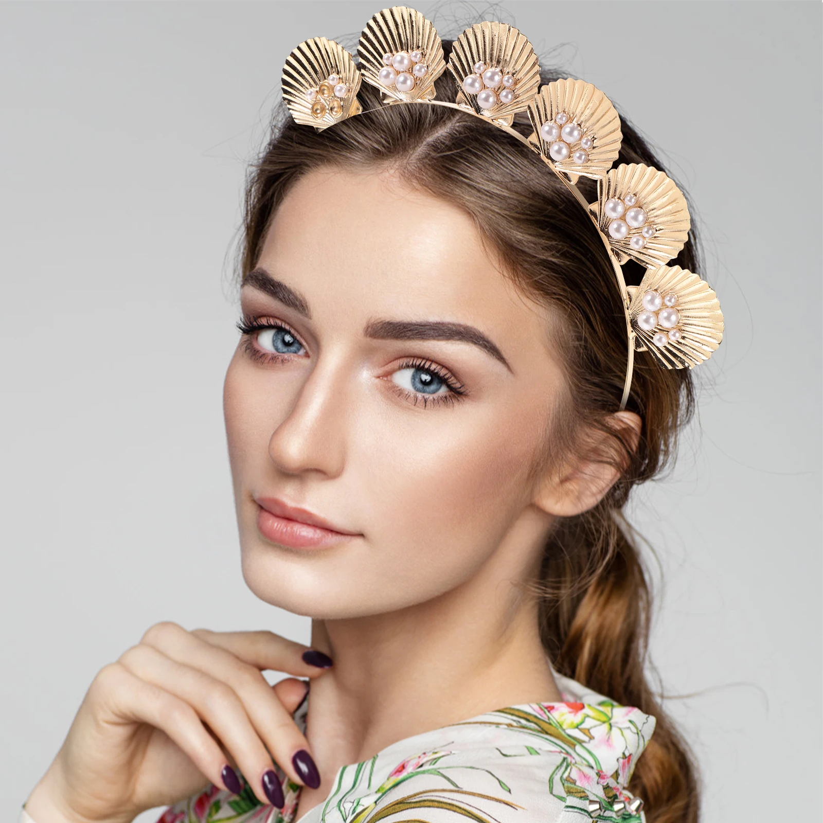 

Stylish Seashell Hairband with Golden Finish and Pearls Non-Slip Alloy Headband for Women Daily Party Holiday Outfit Accessory