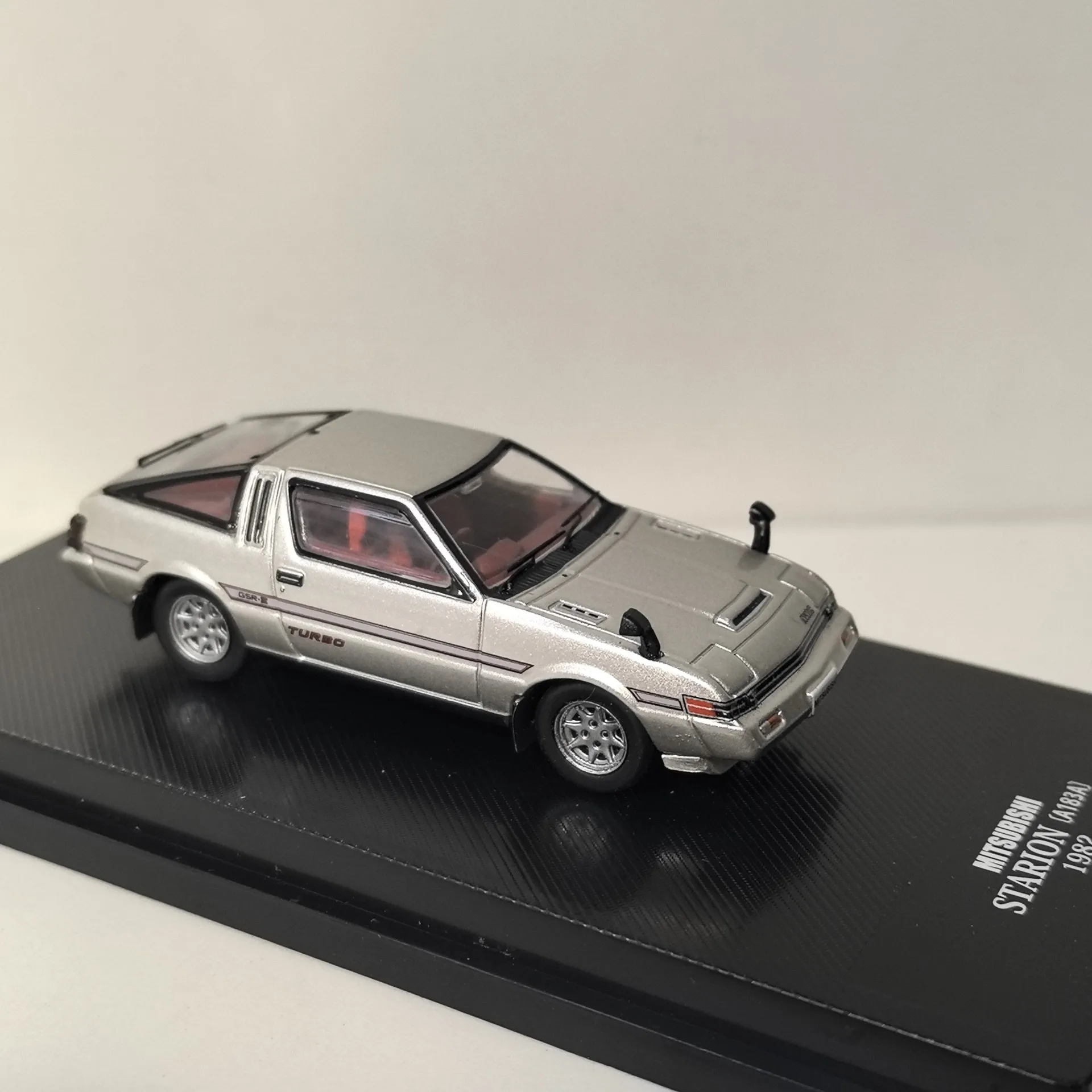 دييكاست DEA 1/64 مقياس MITSUBISHI STARION 1982 ميتسوبيشي سبيكة سيارة نموذج تحصيل لعبة هدية تذكارية عرض حلية