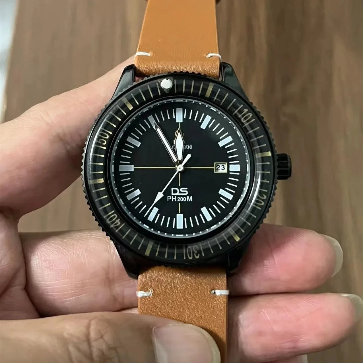 Nowe modne luksusowe zegarki markowe Wysokiej jakości skórzane paski Zegarki kwarcowe bez mechanizmu Zegarki biznesowe casual dla mężczyzn