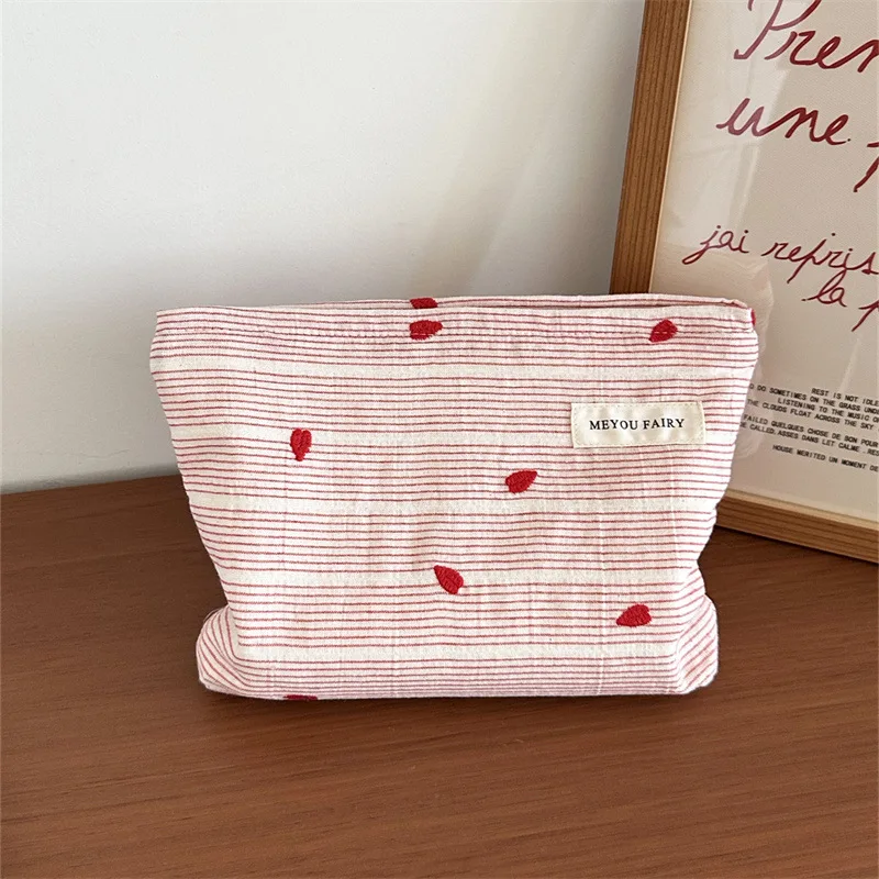 

Новинка 2024 года, большая вместительная косметичка, милый повседневный девчачий дизайн с розовым сердечком, косметический органайзер, портативный кошелек-клатч для женщин