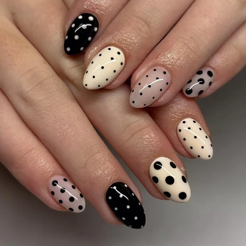 

24Pcs Black White Polka Dots Design Press on Fake Nails Detachable Almond Head False Nails Short Round Oval Full Cover Nail Tips