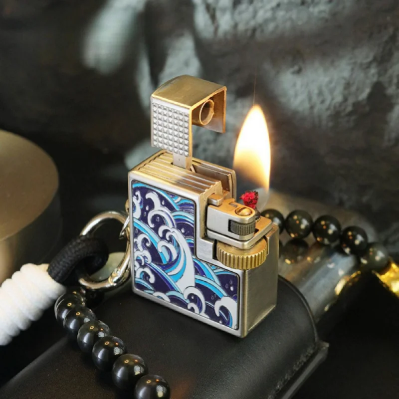 

Vintage Metal Lighter, Retro All-Metal Casing, Unique Square Shape, Portable Daily Gadget, Birthday Holiday Gift (Without Fuel)