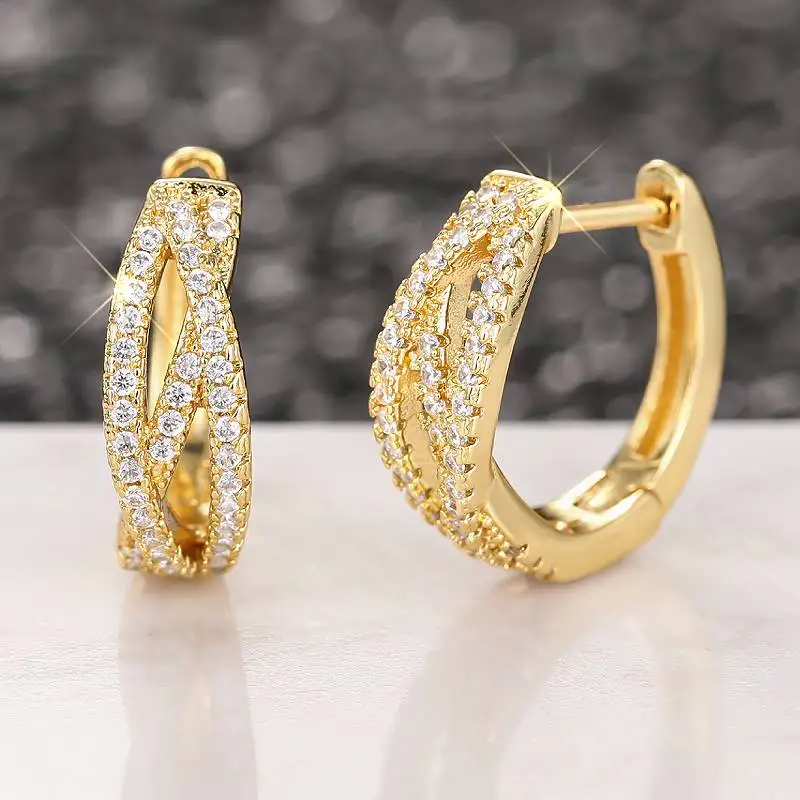 Huitan Creolen für Damen mit hohlem Kreuz-Design, voll glänzend, mit Zirkonia, modisches Party- und Hochzeits-Accessoire, vielseitiger, charmanter Schmuck, Geschenk