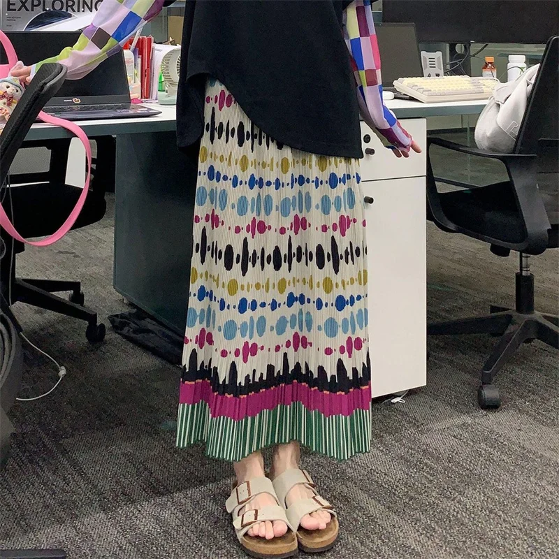 Nuevas faldas de mujer a la moda, estilo retro Issey Miyake, diseño plisado de primavera y verano, cintura alta elástica, falda informal holgada con estampado.