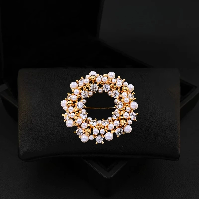 

Flower Wreath Brooch for Women Suit Exquisite Light Luxury Niche High-grade Corsage Sweater Pin Coat Accessory Jewelry Gift 6007