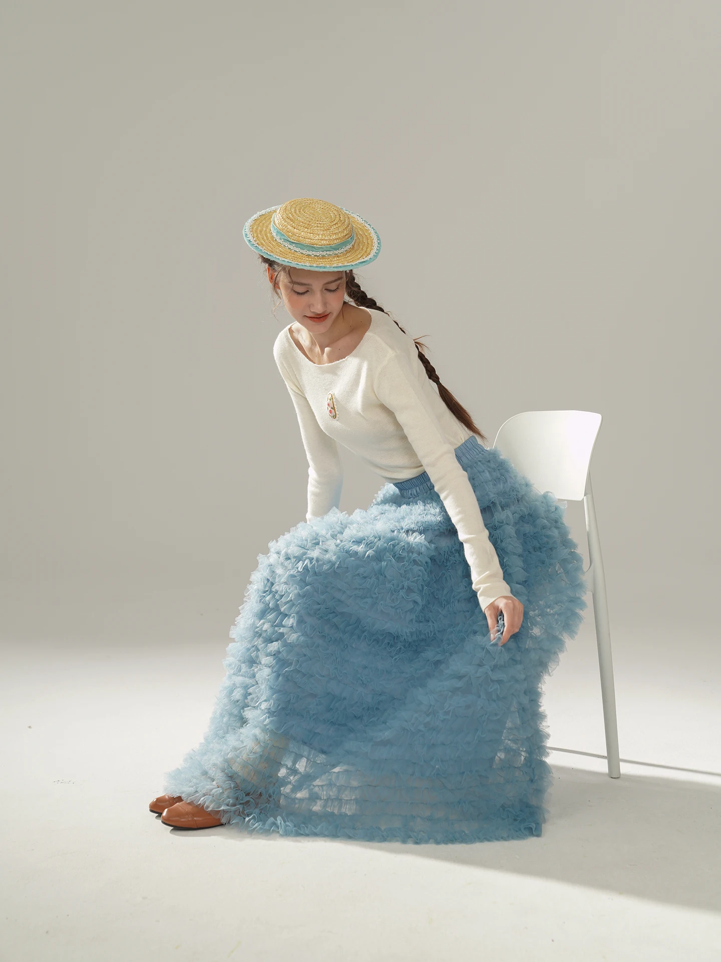 

Длинный рукав из мягкого хлопка, простой белый, с вышивкой ручной работы, на одно плечо, облегающий, в стиле французской моды.