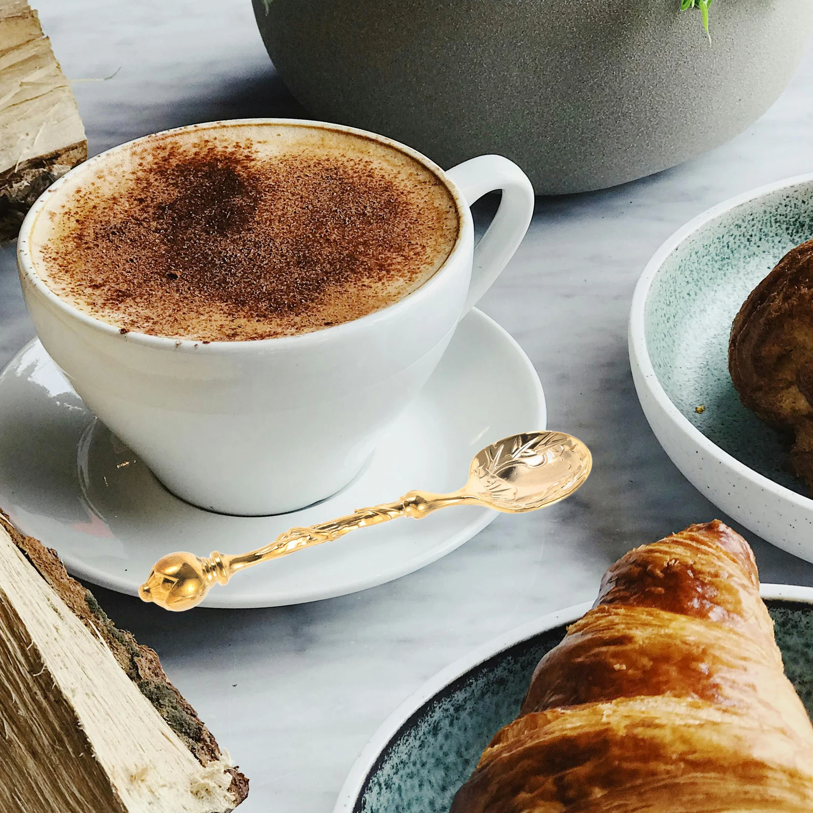 

4pcs Vintage Carved Bowl Stainless Steel Spoon European Style For Coffee Tea Dessert Cocktail Ice Cream Cake Serving Tool