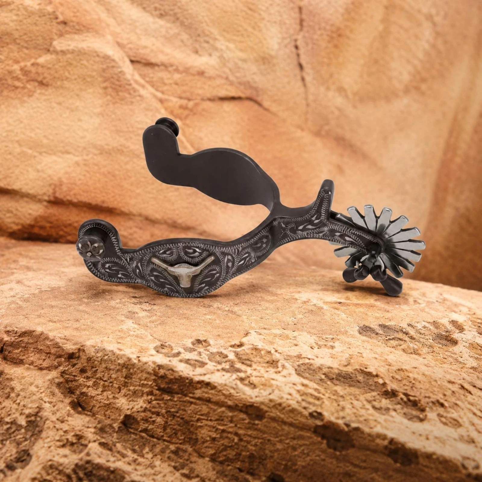 western-horse-spur-engraved-rowel-spur-equestrian-gear-decorative-rounded-edges