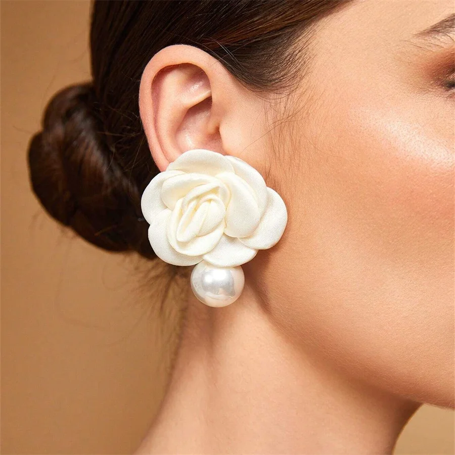 Big Fabric Rose Imitation Pearl Women Drop Earrings Bridal Wedding Romantic Dangle Earring Gorgeous Simple Design Women Jewelry