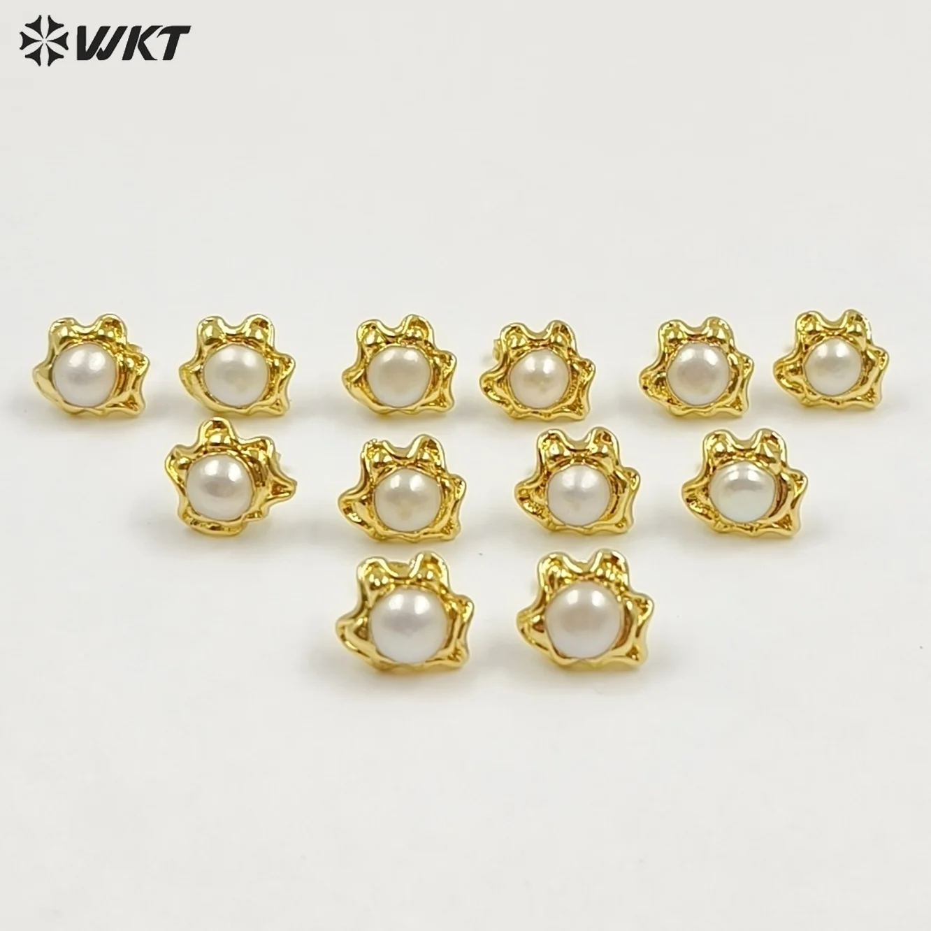 

WT-EHP104 Delicate 18K Gold Plated Natural Freshwater Pearl Sun Shape Little Earrings Finding With Hoop For Women Jewelry DIY