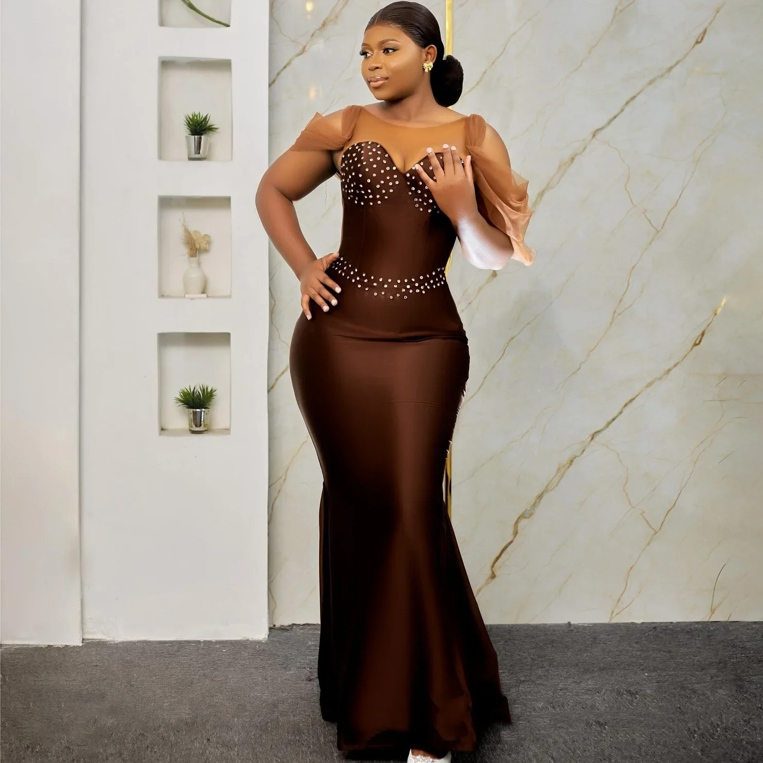 2026 Abito da ballo a sirena color cioccolato Elegante abito da sera lungo in rilievo in stile africano con collo trasparente Aso Ebi