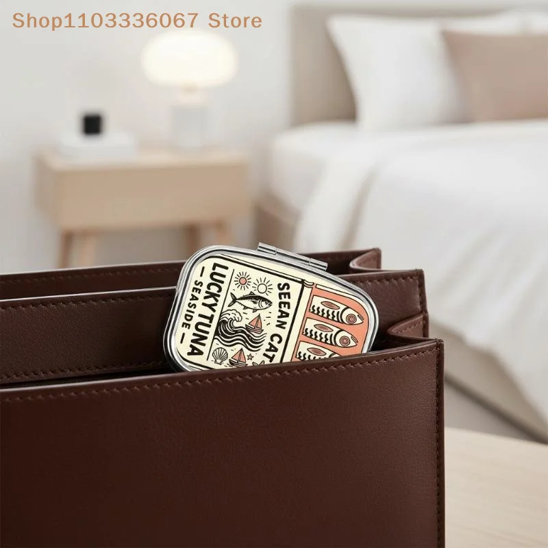 【HLS】【HB】LUCKY TUNA Sardines Print Metal Pill Box, Portable 2-Compartment Travel Pill Organizer For Vitamins & Pills