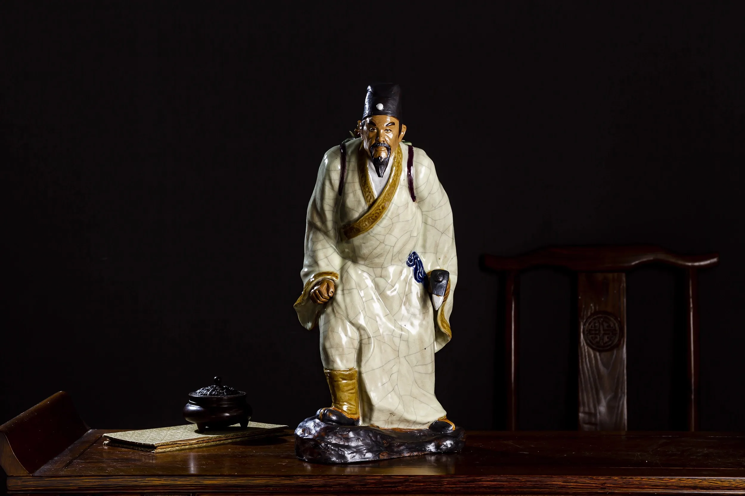 Character decoration Shiwan kiln ceramic statue ----Li Shizhen tried all kinds of herbs statue