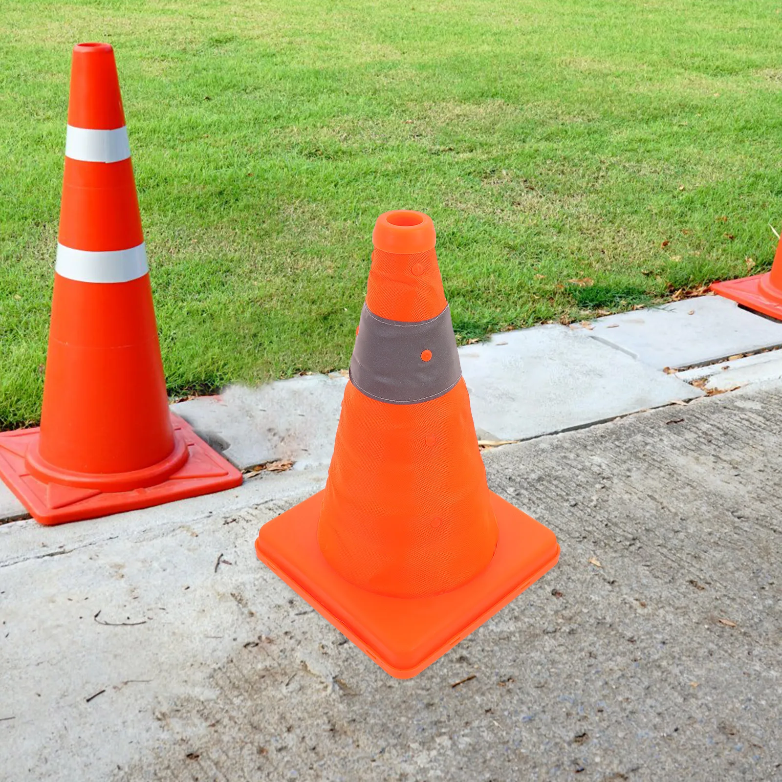 

2Pcs Collapsible Traffic Cone Bright Orange Road Safety Cones for Parking Lots Driving Training Emergency Road Safety Cones