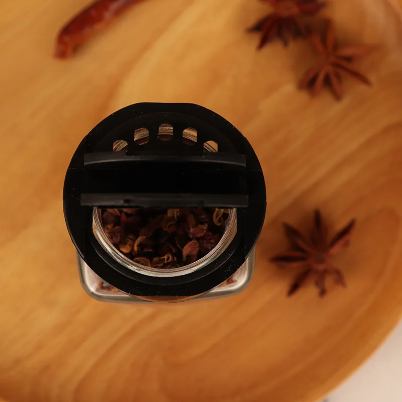 

1PC Transparent Seasoning Bottle Salt And Pepper Bottle Black Lid Seasoning Bottle Kitchen Supplies Glass Seasoning Bottles