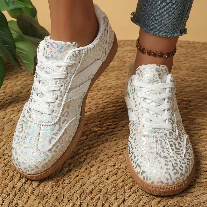 

Женские белые блестящие кроссовки с леопардовым принтом, немецкие тренировочные туфли на шнуровке, нескользящие, с мягкой подошвой, повседневные, большие размеры