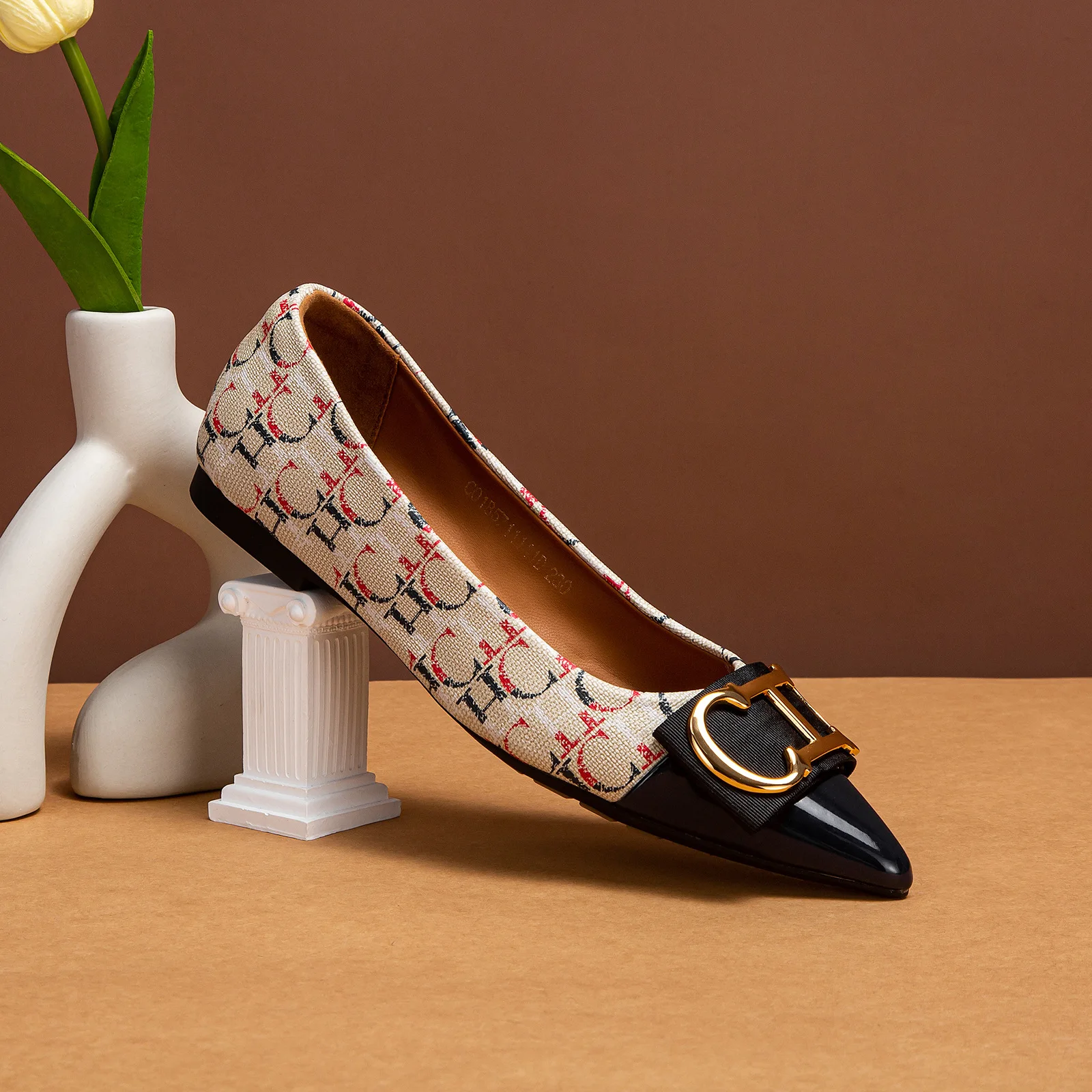 Fashionable and Trendy Women's New Style with Follow-Up Shoe Letter Design Texture Women's Single Shoe
