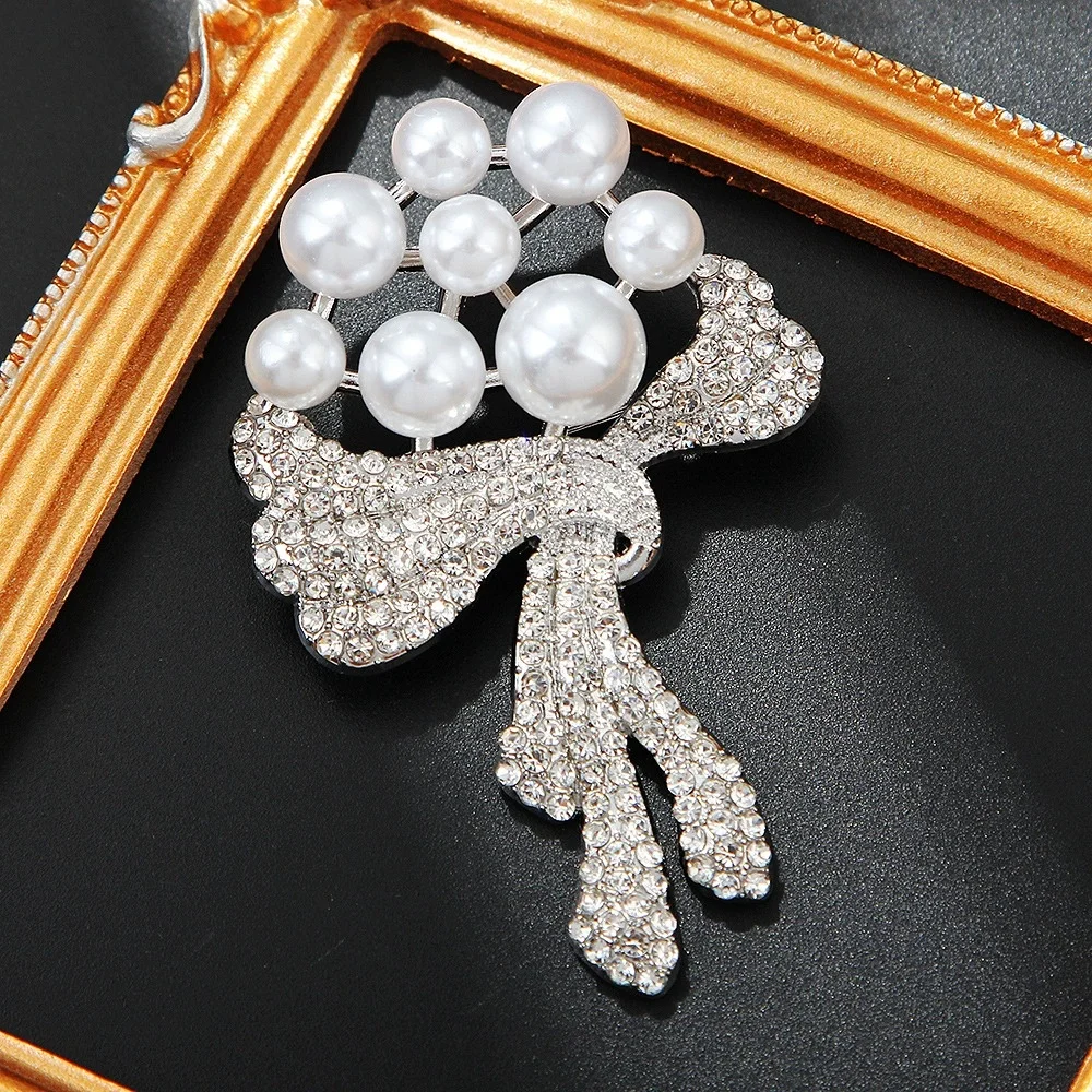 Pearl Handheld Flower Brooch Elegant Luxury Fashionable Unique Stylish Coat Sweater Accessory High End Alloy Plated Silver Gold