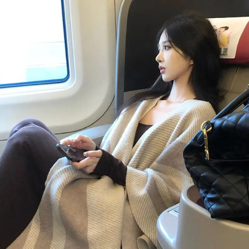 

Women Shawl Imitating Cashmere Paired with Geometric Patterned Cloak Air-conditioned Versatile Double-sided Tassel Scarf Wh214
