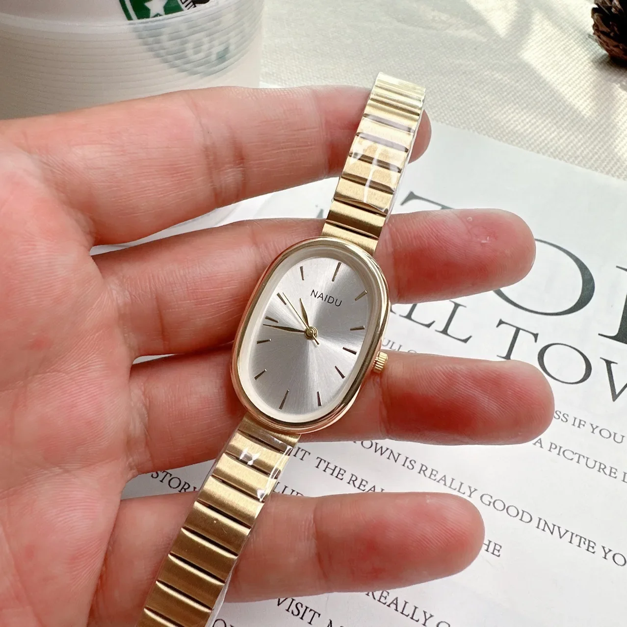 Vrouwen Quartz Horloge Luxe Ovale Mode Mini Case Kleine Romeinse Cijfer Wijzerplaat Vrouwelijke Volledig Metalen Band Horloges Niche Polshorloge