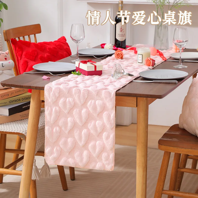 Cross-border New Hot-selling Valentine's Day Atmosphere Heart-shaped Table Flags for Dining Tables Table Runner Table Decoration