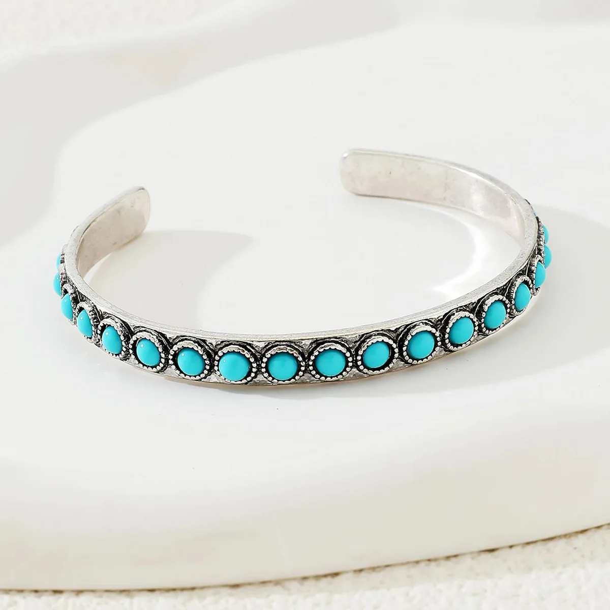 Brazalete de cabujón turquesa de estilo occidental, pulsera martillada de turquesa nativa americana Navajo de la Bella Durmiente, 6cm