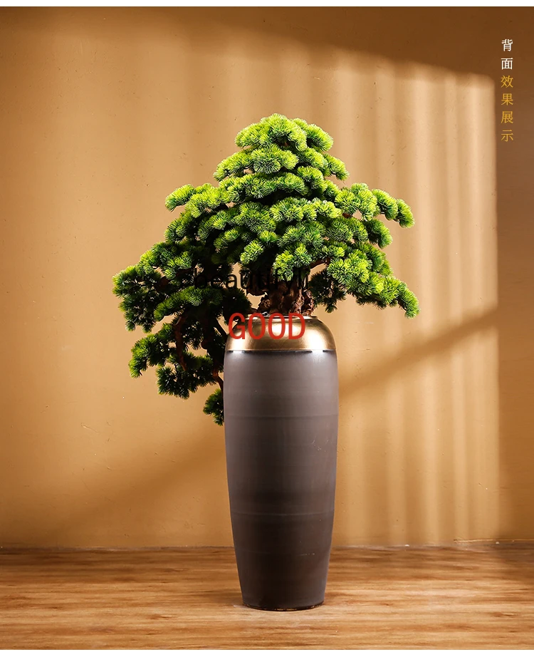 Необычное искусственное украшение для сосны