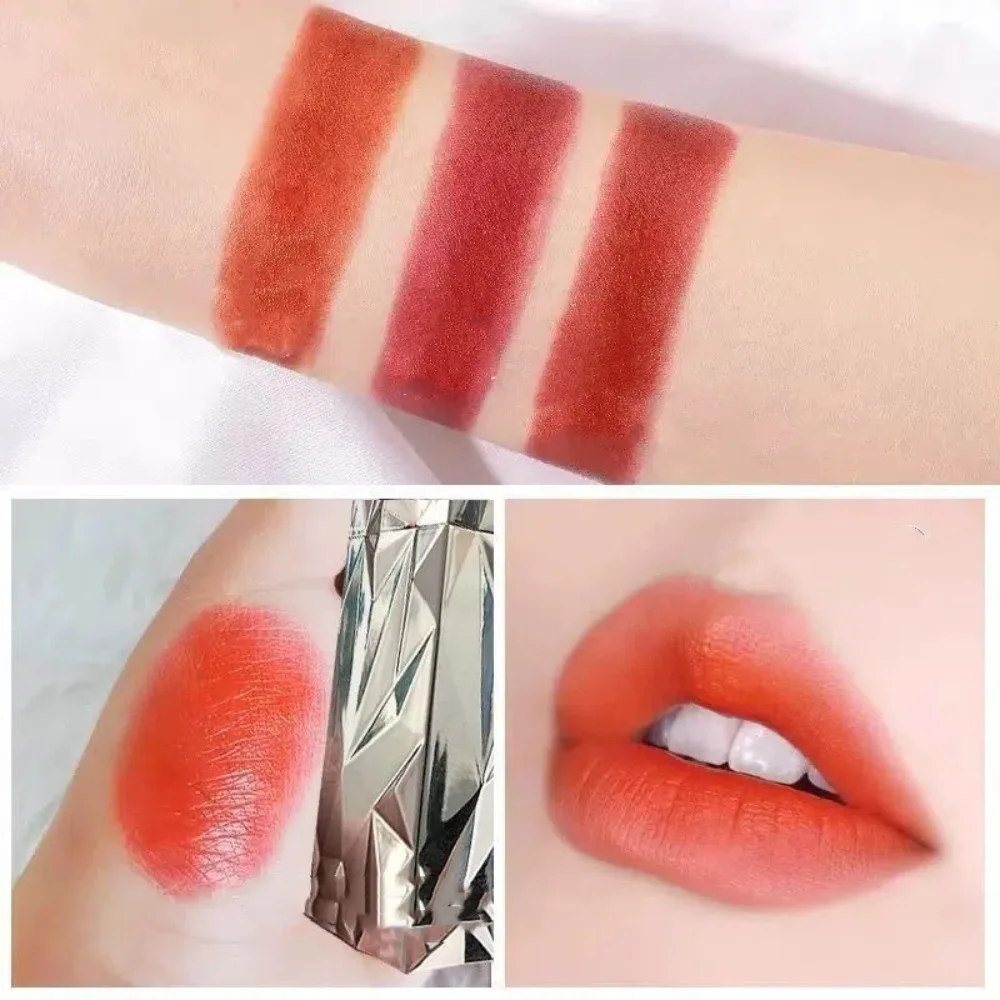 ลิปสติกสามสีเซ็กซี่ 3-Color กันน้ำ ติดทนนาน ลิปกลอสเนื้อแมทท์ ชุ่มชื้น ไม่หลุดลอก