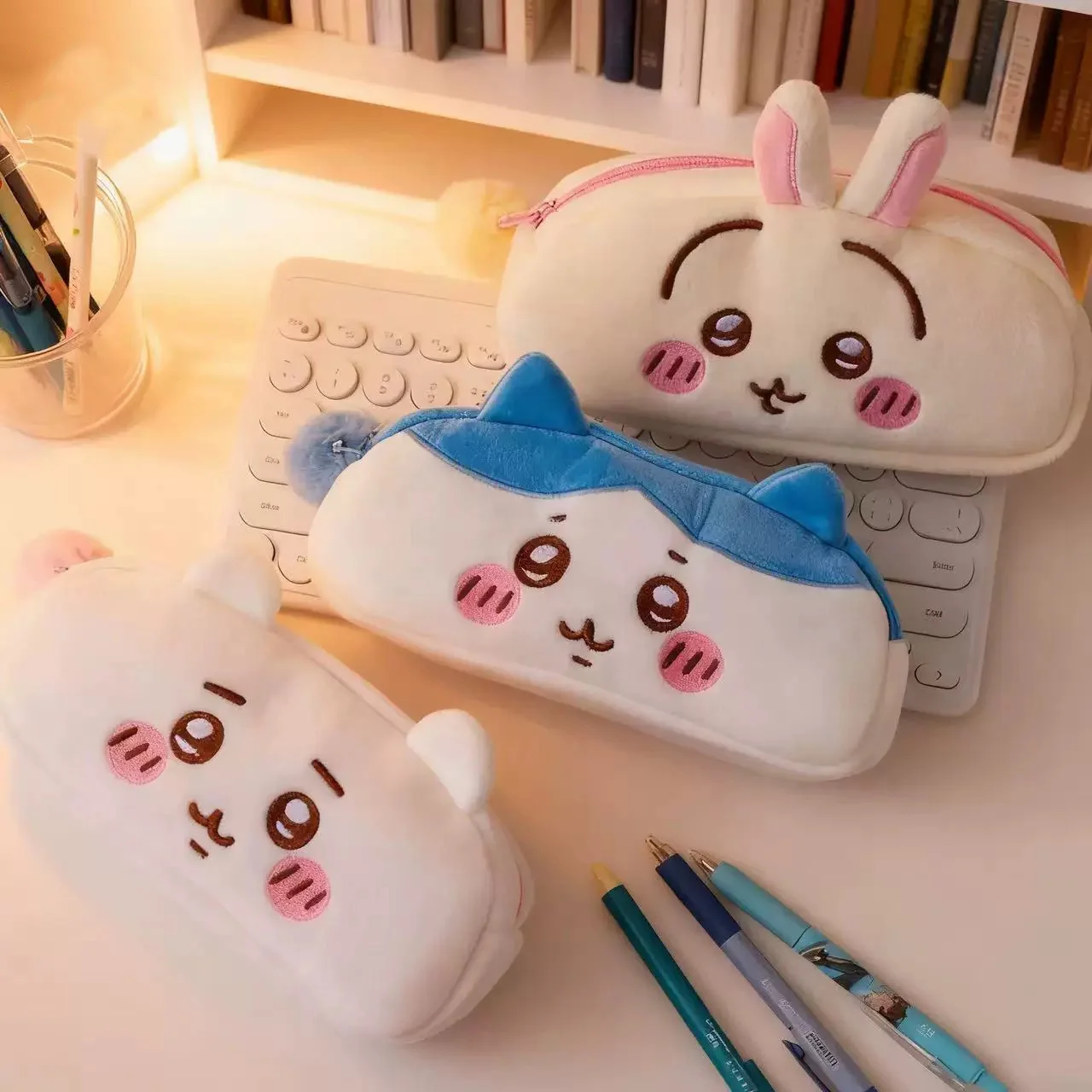 Linda Caja de Almacenamiento Grande de Peluche ChiiKawa, Estuche de Lápices de Papelería de Alta Calidad con Bordado de Dibujos Animados para Estudiantes, Regalo de Cumpleaños