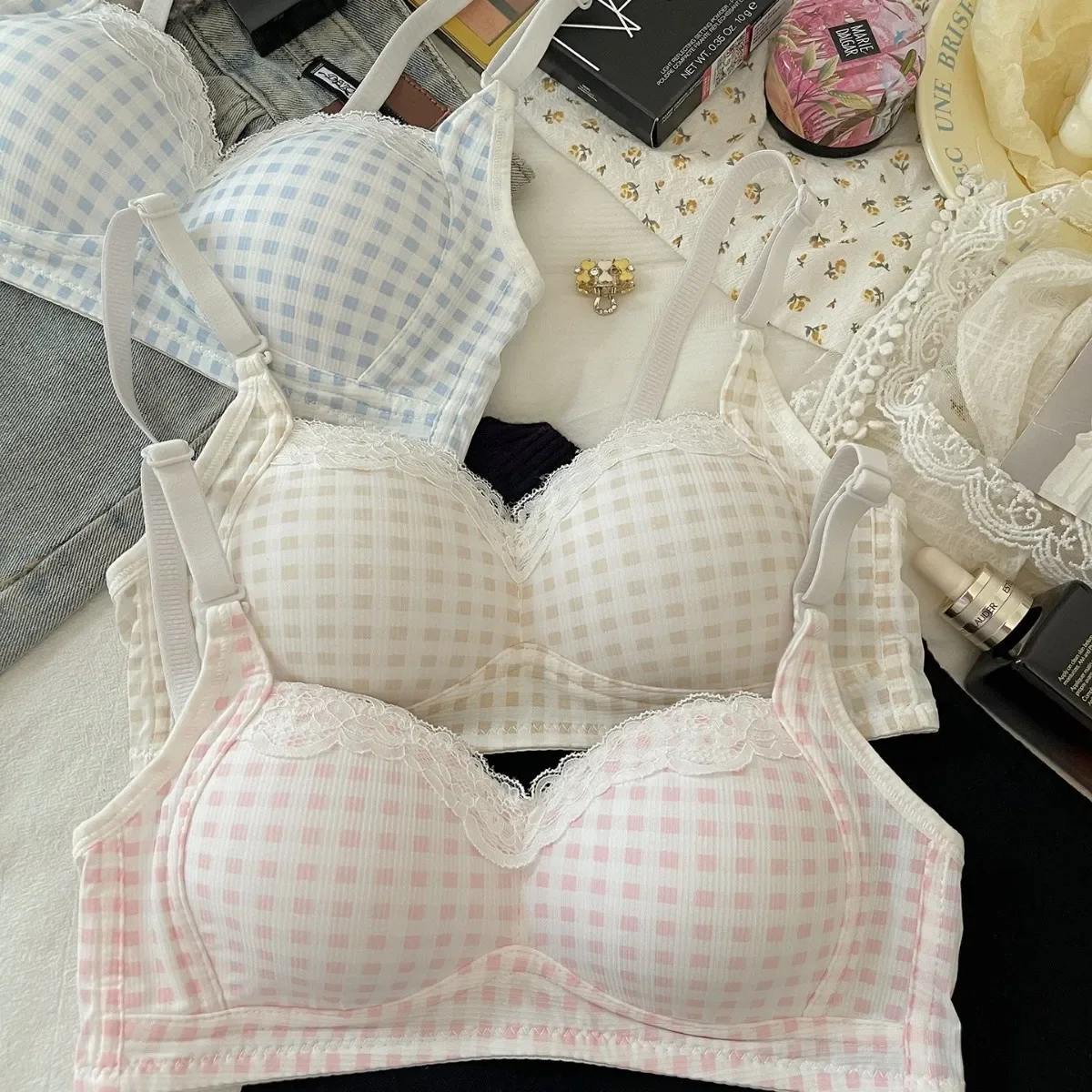 Japanese-style Sweet Lace Checkered Lingerie for Women, Comfortable and Thin Student Bra Without Underwire