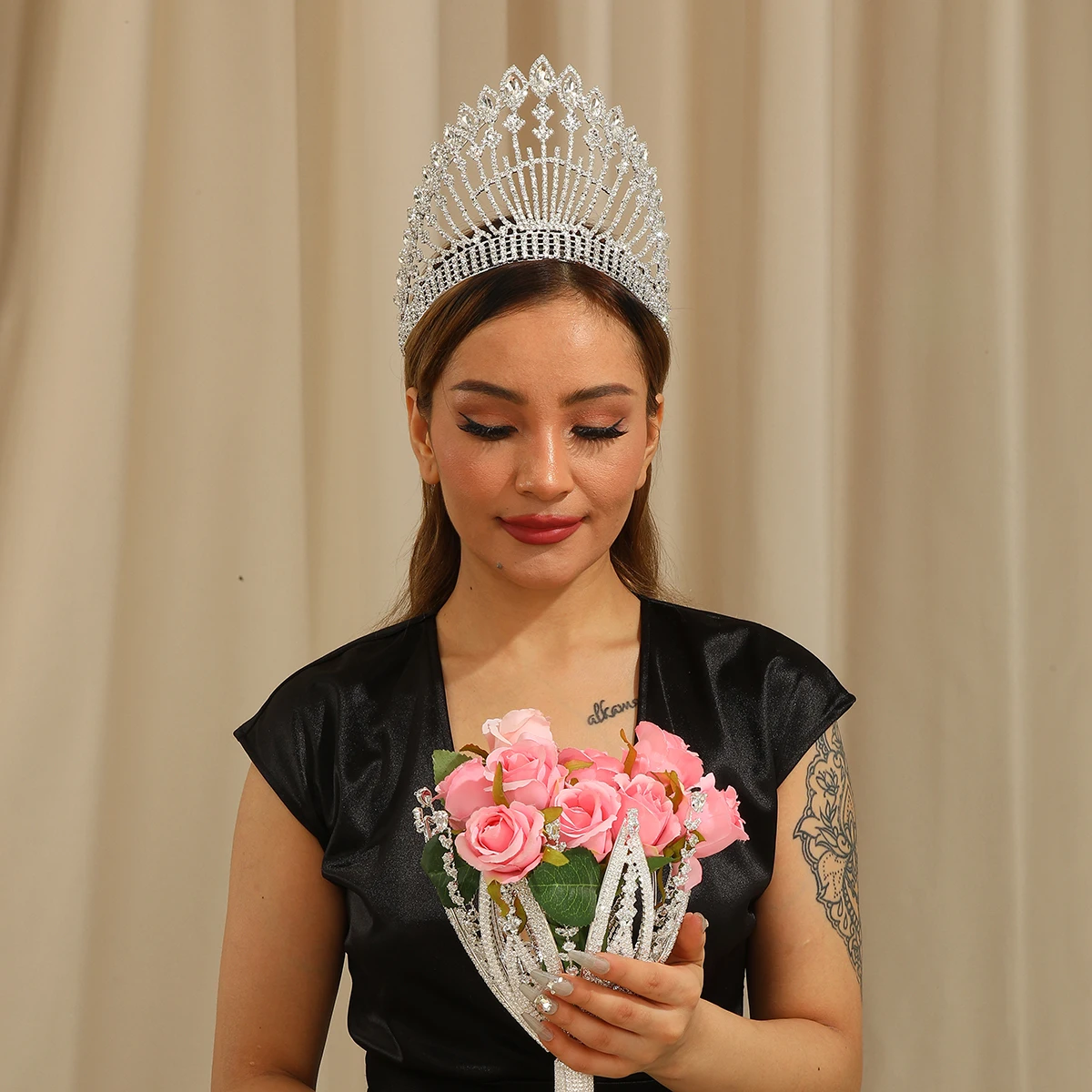 اكسسوارات شعر الزفاف الزفاف الفضة كريستال الشعر تاج سبيكة الماس تاج المرأة الأزياء الراقية غطاء الرأس الغلاف الجوي