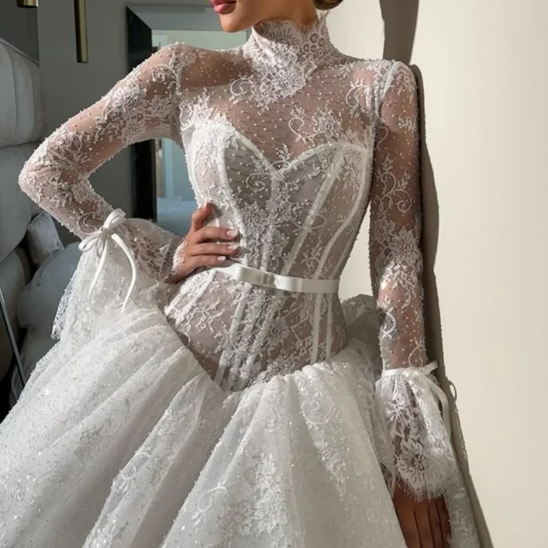 الدانتيل الأبيض فساتين الزفاف خارج الكتف مشد صائق فساتين الزفاف تنورة اللؤلؤ الديكور متعدد الطبقات صنع ﻿ تخصيص