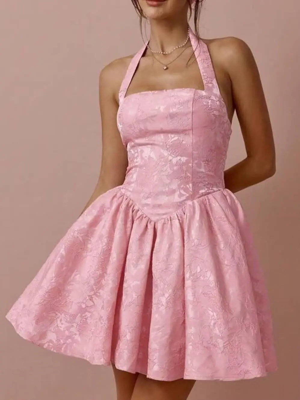 

Вечернее платье-халтер А-силуэта из атласа с цветочным жаккардом для выпускного вечера 2026 года, короткое мини-платье для выпускников, для выпускного бала