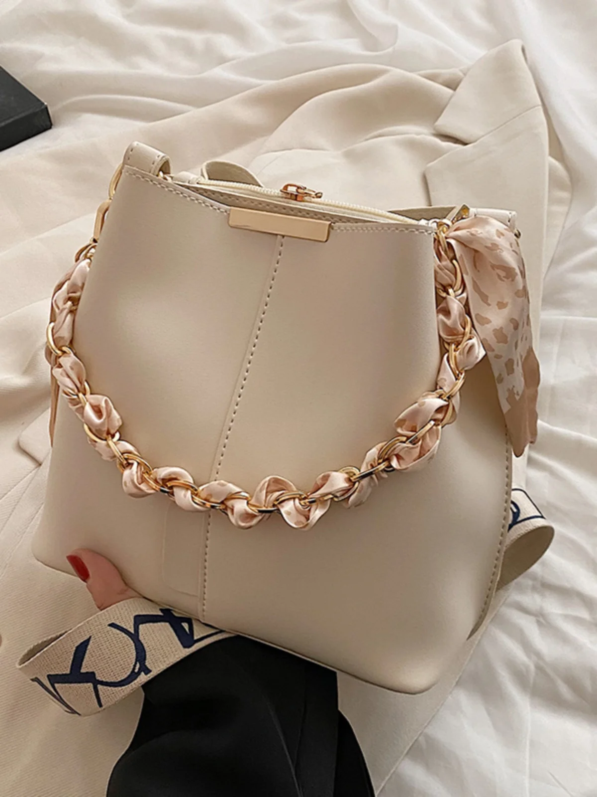 

Trendy 2023 Women's Buet Bag Silk Scarf Chain Crossbody Bag for Work Soft PU Leather Small Size Casual Handbag