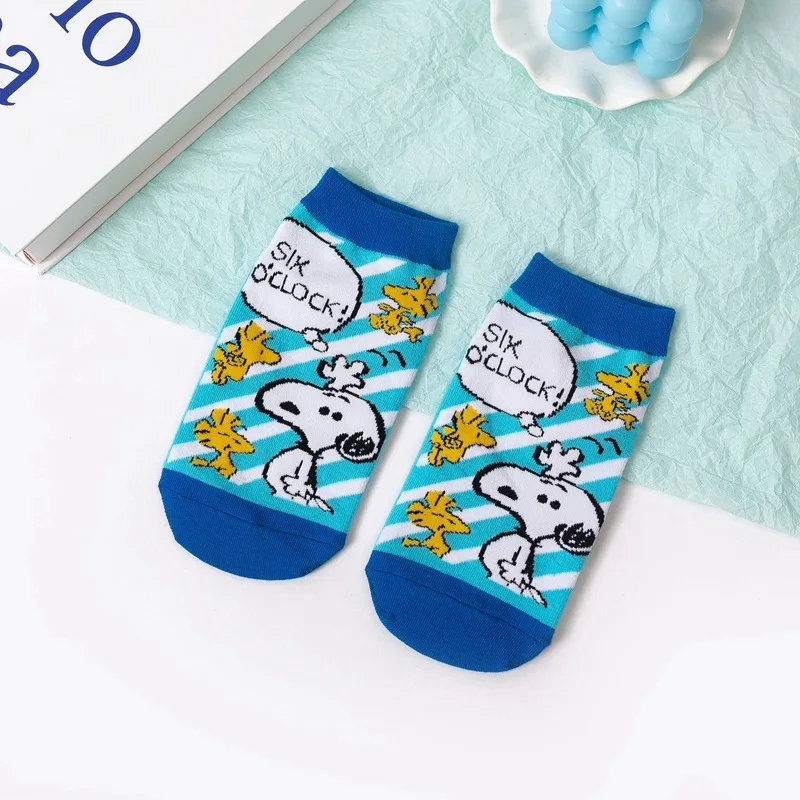 5 pares de calcetines de Snoopy de dibujos animados para adultos, nuevos calcetines de algodón peinado de Anime para otoño e invierno, calcetines cortos cálidos para hombres y mujeres, regalos de tamaño medio