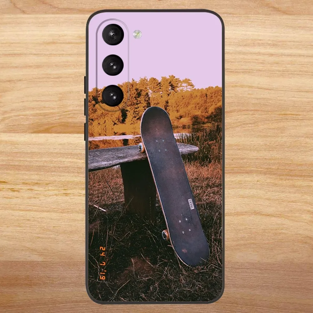 Skateboarding Skater Phone Case For Samsung S23,23,22,30,21,10,9,Note20 Ultra,Lite,Ultra,5G,Plus,FE,Black Soft Case