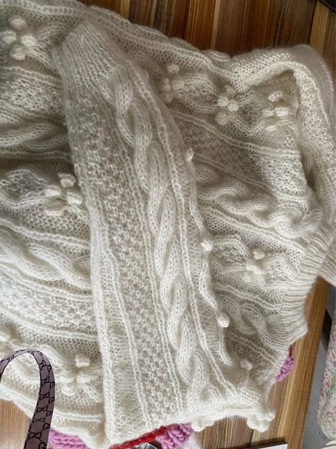 Exquisite hand woven round neck heavy craft floral embroidery sweater craft fashionable long sleeved wool mohair sweater new sty