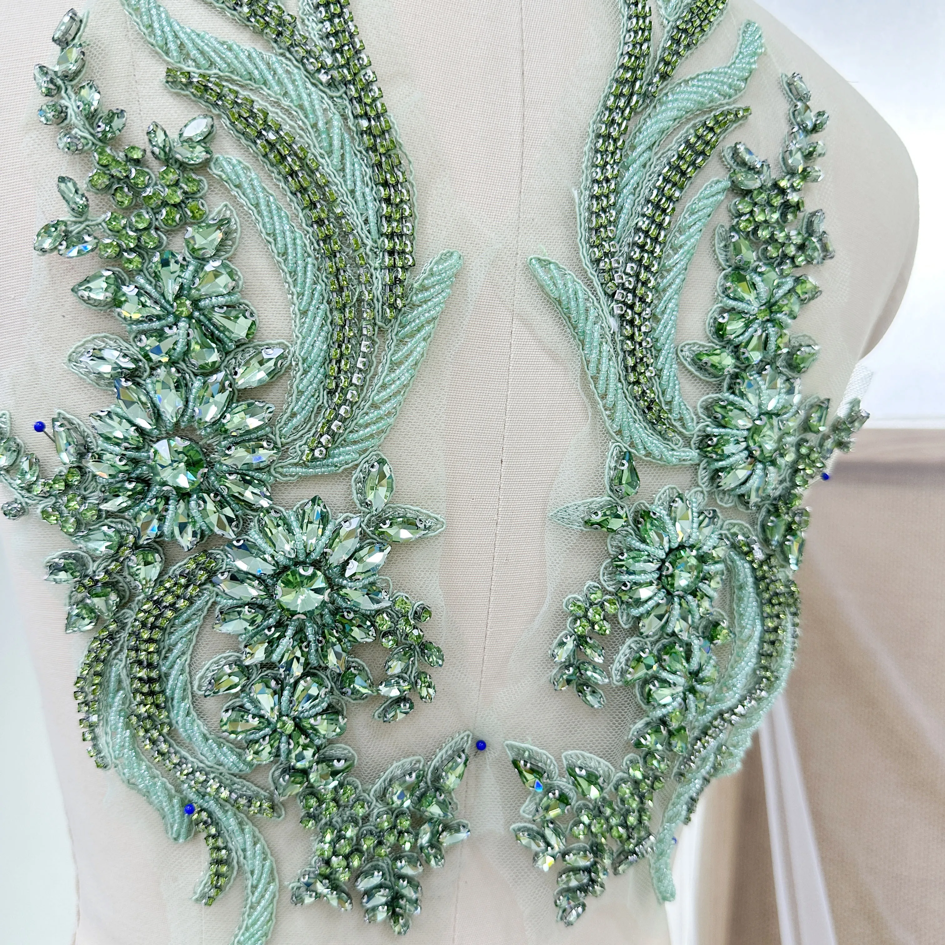 Apfelgrüne Phoenix-Strass-Applikation mit Perlen, Kristall-Brautkleid-Oberteil, Cape Couture Kristall-Applikation – Detail 5
